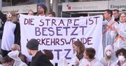 Aktywiści klimatyczni zablokowali wejście na targi motoryzacyjne we Frankfurcie