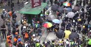 Gaz łzawiący i strzały. Znów niespokojnie w Hongkongu