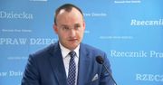 “Ręce precz od łóżeczek naszych dzieci!”. Spór rzecznika praw dziecka z A. Bodnarem