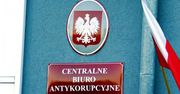 Agenci CBA zatrzymali Janusza P. i dwóch innych podejrzanych w związku z oszustwami.