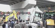 Tragiczny wypadek w Indiach. Autokar spadł z mostu, zginęło 29 osób