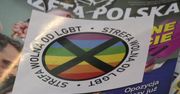 “Tak zaczynały się pogromy”. Reakcje po publikacji tygodnika z naklejką “Strefa wolna od LGBT”