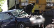 63-latka wjechała pod pociąg na przejeździe kolejowym w Braniewie. Kobieta i pasażer trafili do szpitala
