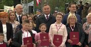 Prezydent wręczył medale Młodego Bohatera dzieciom, które uratowały bliskich z pożarów