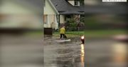Surfing w czasie powodzi? Ta kobieta miała dużo fantazji