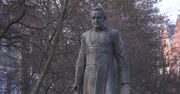 “Przepisy prawa muszą być respektowane”. A. Dulkiewicz o pomniku ks. Jankowskiego, który w sobotę wrócił na cokół