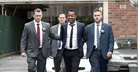 Cuba Gooding Jr. oddał się w ręce policji. Wyprowadzili go w kajdankach
