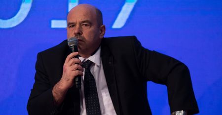 Wysokie pensje i służbowe karty. Tak zarabiają władze portowej spółki