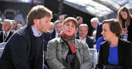 Ochojska miała problem, by wejść na scenę podczas konwencji. PO tłumaczy