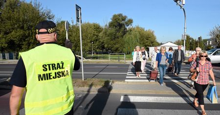 Załoga karetki zatrzymała pijanego kierowcę. Okazał się byłym strażnikiem miejskim