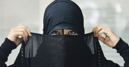 Areszt za noszenie krótkiej spódniczki. Saudyjska "policja religijna" błyskawicznie zatrzymała dziewczynę
