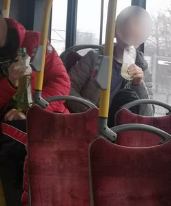 Pijani mężczyźni urządzili awanturę w autobusie. Kierowca nie zareagował