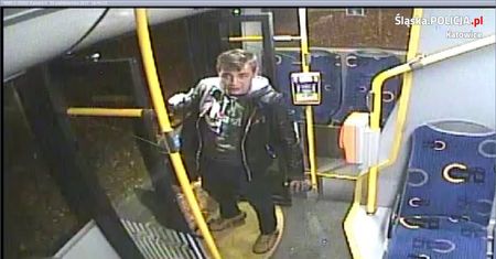 Pił alkohol w autobusie, został wyproszony. W odpowiedzi wybił szybę
