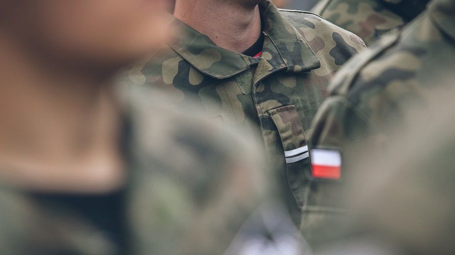  Po ćwiczeniach na poligonie, poznaniu zasad taktyki i szkoleniu strzeleckim studenci przejdą szkolenie podoficerskie w zakresie dowodzenia drużyną  piechoty w walce