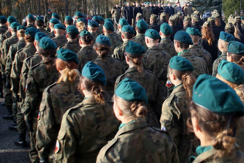 Afera w jednostce. Żołnierka z uszkodzonym biodrem nie została puszczona na badanie.