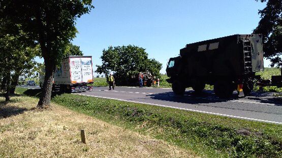 Wypadek z udziałem kolumny wojskowej w Brzoziu