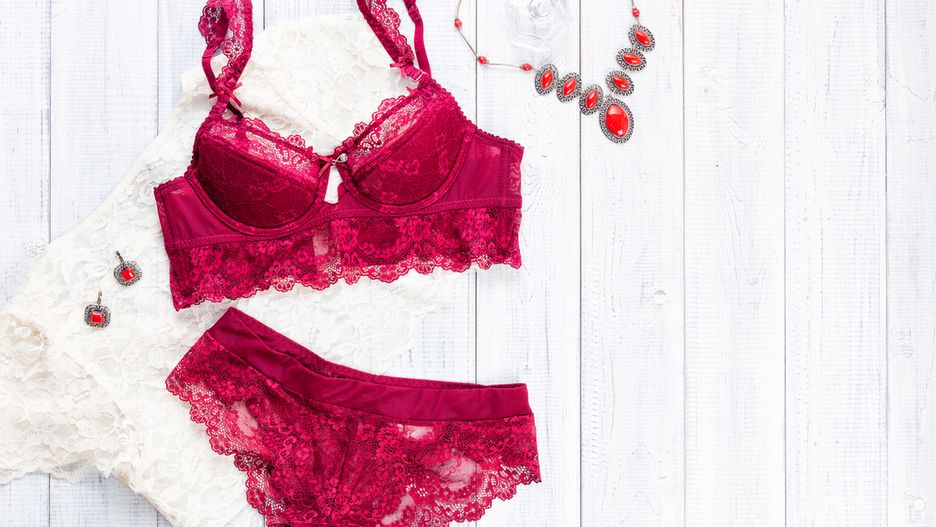 Majtki w dużych rozmiarach również mogą zachwycać zdobieniami