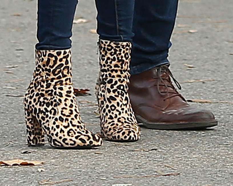 Julia Wieniawa ma kozaki w panterkę