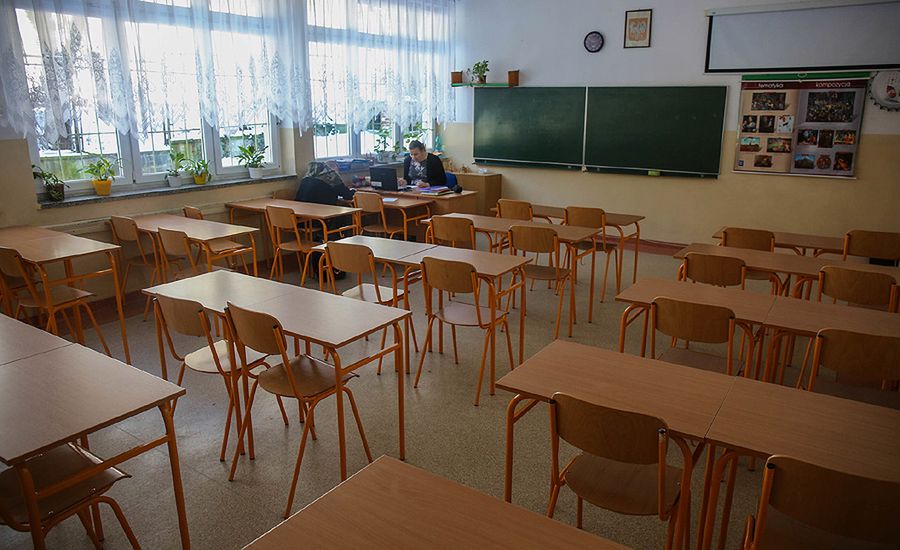 Protest rodziców zamykanych szkół 