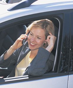 Kierowcy rozmawiający przez telefon wydłużają czas jazdy