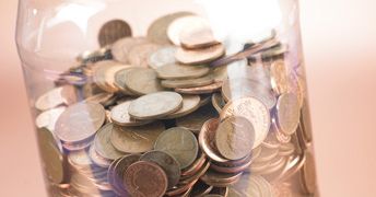 Polacy zarabiają dwa razy więcej niż Litwini i Łotysze