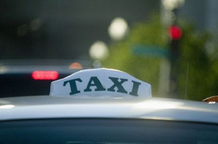Taksówkarze blokują miasta