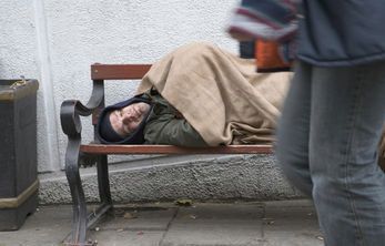 Szajka z Niemiec wykorzystuje polskich bezdomnych