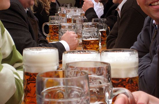 Uwaga na pijanych Niemców w Dzień Mężczyzn!