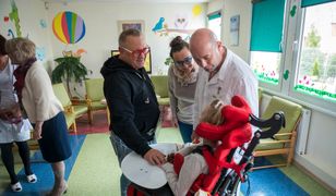 Owsiak pomaga toruńskiemu hospicjum. Internauci pytają, co w tym czasie robił Rydzyk