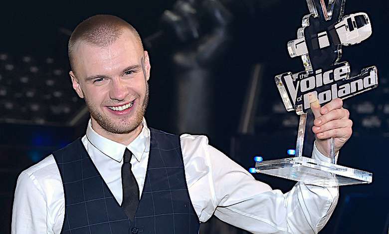 TYLKO U NAS! Zwycięzca "The Voice" nowym jurorem wielkiego telewizyjnego hitu! Mateusz Grędziński powraca!