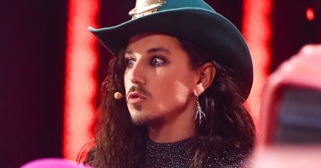 Michał Szpak otworzył skrzynkę i oniemiał. Takiej oferty nie otrzymał nawet z „The Voice”. Zaczął ostre negocjacje