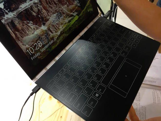 IFA 2016: Lenovo YogaBook, czyli laptop, szkicownik, tablet i notatnik w jednym. Do tego piękny i lekki