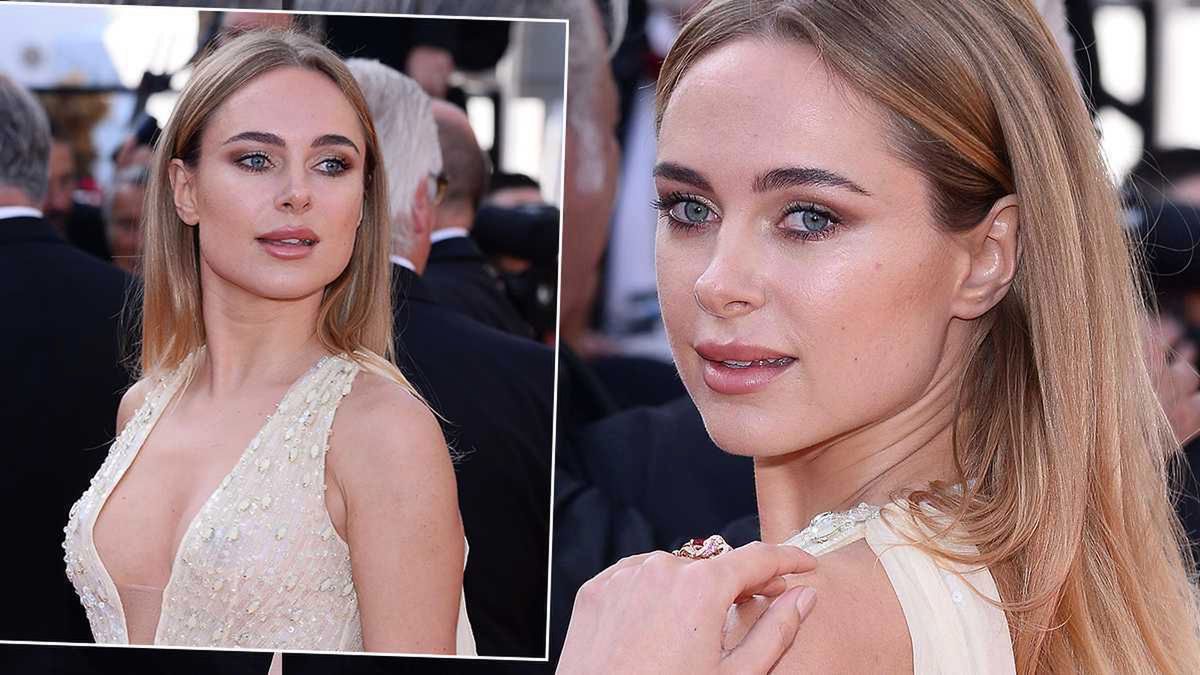 Cannes 2019: Zmysłowa Kimberley Garner na czerwonym dywanie. Jej kreacja to prawdziwy hit festiwalu!