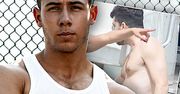 Na Instagramie sześciopak, a na zdjęciach paparazzi… Kiedy Nick Jonas tak przytył?!