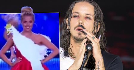 Michał Szpak parodiuje sukienkę Miss Supranational i uderza w PiS. Zamiast orła... kaczka. Niewiarygodne, jak się ubrał do TVN