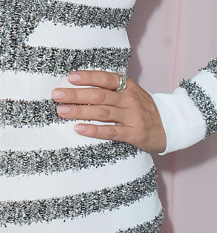 Małgorzata Rozenek w pasiastej mini