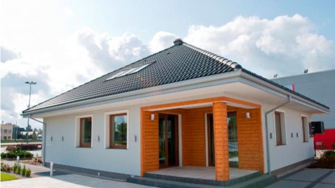 Budynki o niskiej inercji cieplnej szybko nagrzewają się od słońca i szybko wychładzają w nocy.