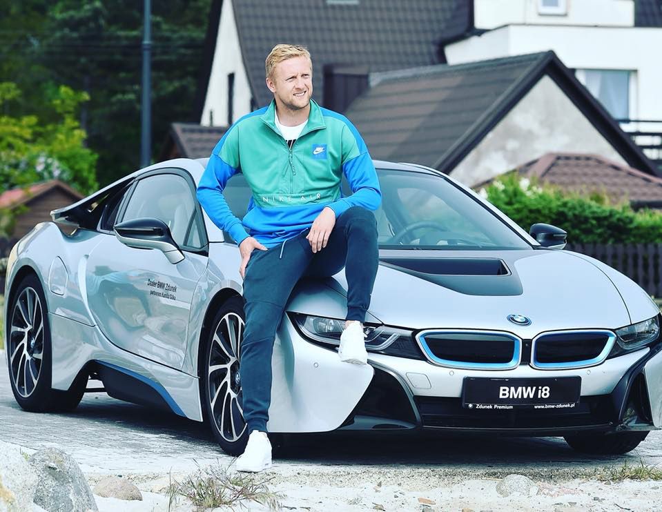 Kamil Glik za kierownicą BMW. Będzie jeździł autem za ponad 600 tys. zł
