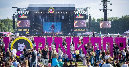Wjechał w ludzi po koncercie Bruno Marsa. Kierowca uciekł