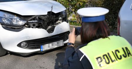 Tragedia w Szczecinku. Kierowca potrącił dwie osoby na przejściu dla pieszych i uciekł z miejsca zdarzenia.