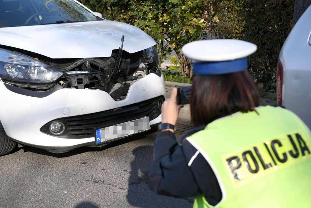 Tragedia w Szczecinku. Kierowca potrącił dwie osoby na przejściu dla pieszych i uciekł z miejsca zdarzenia.