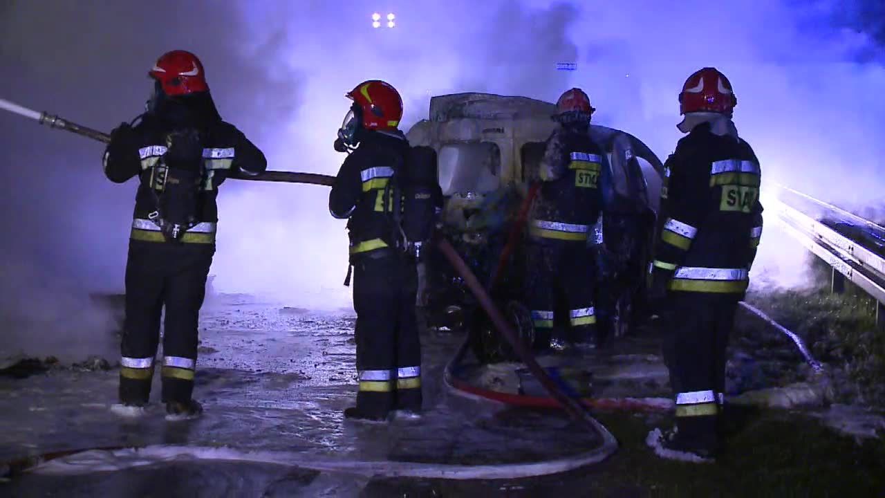 Tragedia na Śląsku. Pod spaloną ciężarówką znaleziono zmiażdżony samochód