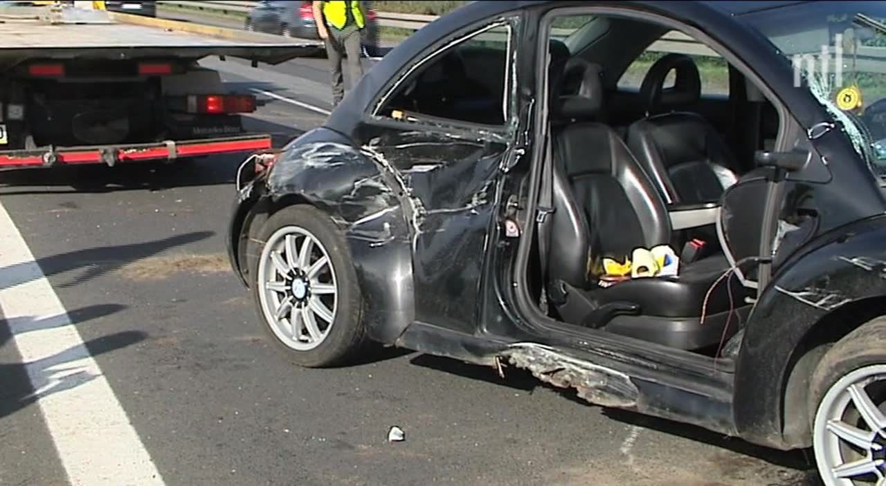 Groźny wypadek na DK1. Auto przebiło bariery ochronne