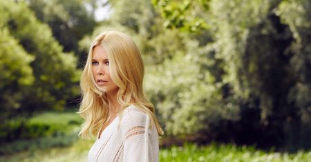 Claudia Schiffer - kaszmirowa pani wiosna