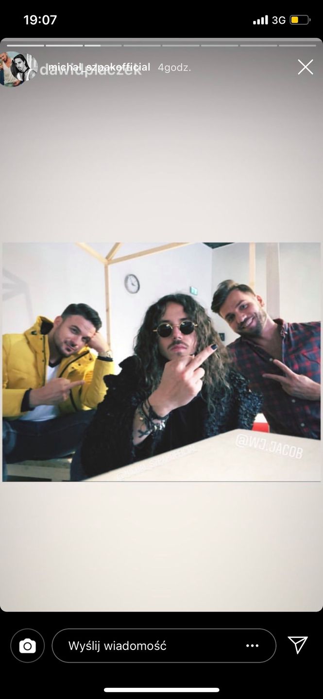 Michał Szpak na wiecznych wakacjach z przystojnymi kolegami