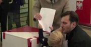Wnuczek Kopacz rozpłakał się przy urnie do głosowania