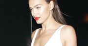 Irina Shayk - zrobiła furorę w małej białej sukience