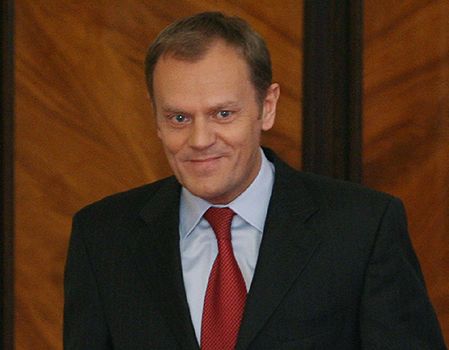 Tusk poleci rejsowym samolotem, a rządowe "na pusto"