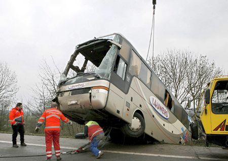 44 osoby ranne w wypadku belgijskiego autokaru
