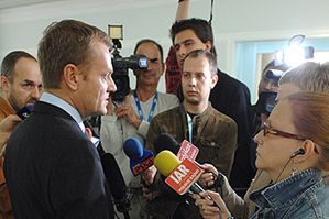 Tusk: J. Kaczyński musi polać głowę zimną wodą